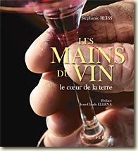 Couverture Les mains du vin de Stéphanie Reiss